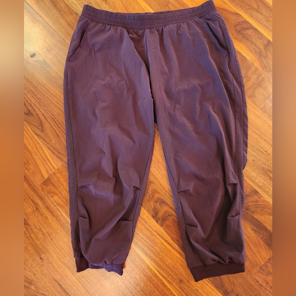 H&M 3/4 Sports Trousers (Plum, Size 10)
